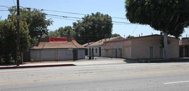 11700 Garvey Ave in El Monte, CA - Foto de edificio - Building Photo