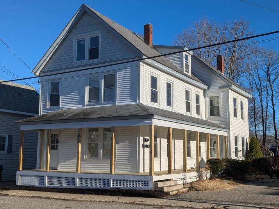 15 Washington Ave, Unit 1 First Floor in Old Orchard Beach, ME - Building Photo