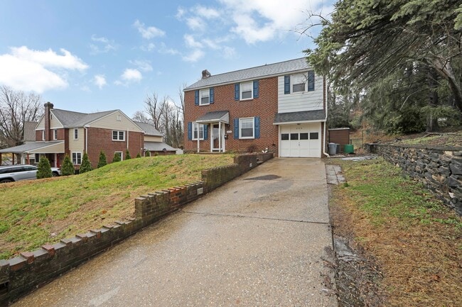 204 Greenbriar Ln in Havertown, PA - Building Photo - Building Photo