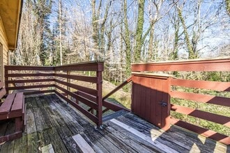 1570 Spring Ln NW in Atlanta, GA - Foto de edificio - Building Photo