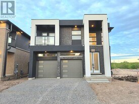 6354 Sunshine Cmn in Niagara Falls, ON - Building Photo