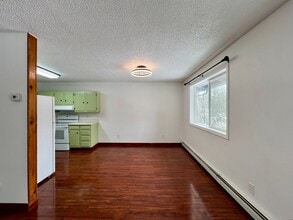 709-711 Waves Rd in Fairbanks, AK - Building Photo - Building Photo