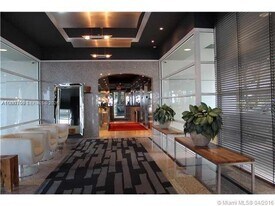 1402 Brickell Bay Dr in Miami, FL - Building Photo
