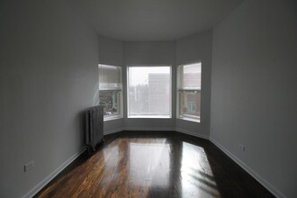 2315 N Milwaukee Ave in Chicago, IL - Building Photo - Interior Photo