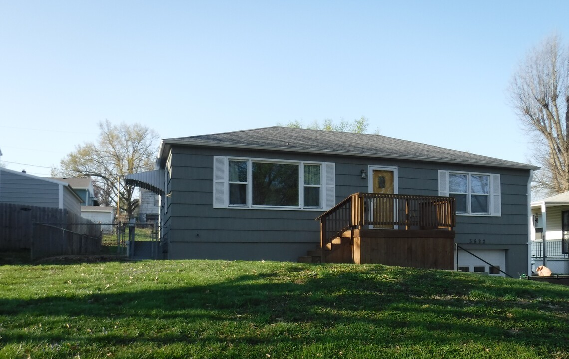 3522 Jackson St in St. Joseph, MO - Foto de edificio