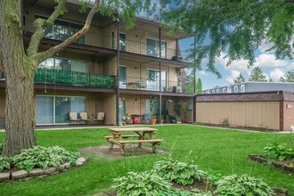 Homewood Manor in Moline, IL - Foto de edificio - Building Photo