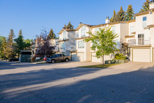 106 Strathlorne Mews SW in Calgary, AB - Building Photo - Building Photo