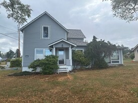 12450 Josh Wilson Rd in Mount Vernon, WA - Building Photo