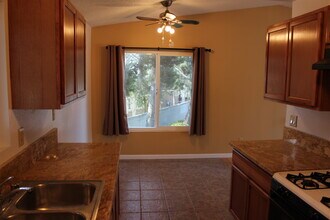 5217 Jefferson Sq, Unit Quiet Condo in Oxnard, CA - Building Photo - Building Photo