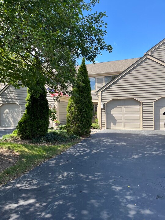 378 White Oak Ln in Lake Barrington, IL - Foto de edificio