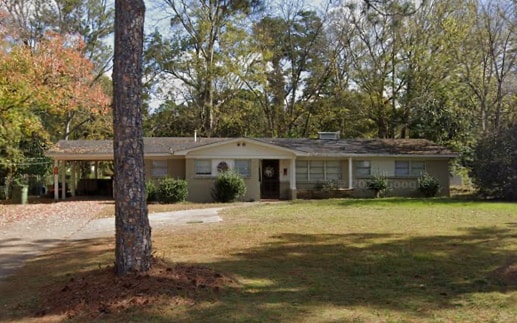 property at 2633 Ashlawn Dr