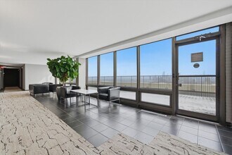 2800 N Lake Shore Dr in Chicago, IL - Building Photo - Building Photo