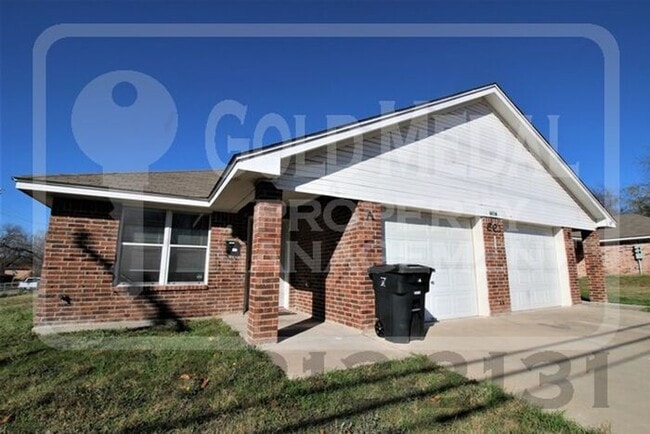 property at 601 N Gilmer St