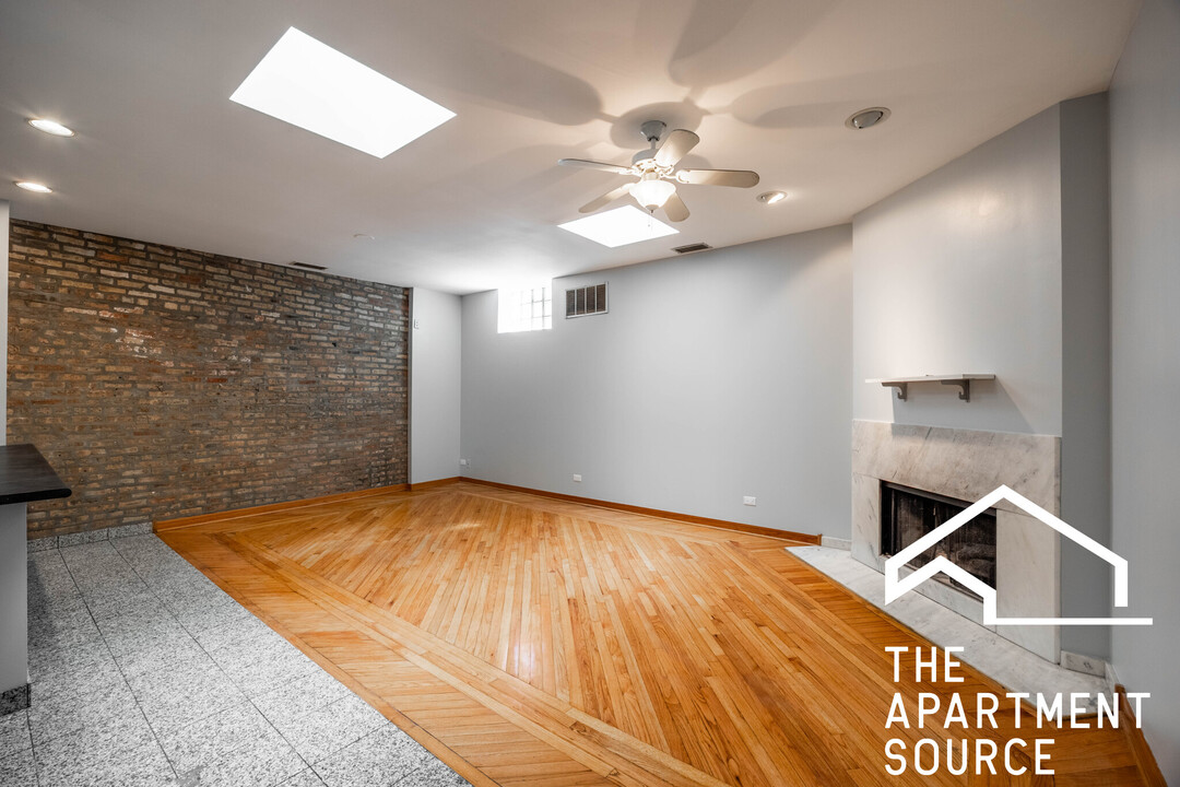 3205 N Leavitt St, Unit 4 in Chicago, IL - Building Photo