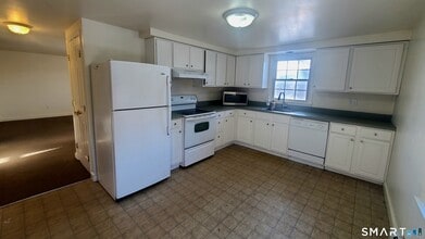 129 Railroad St in New Milford, CT - Building Photo - Building Photo