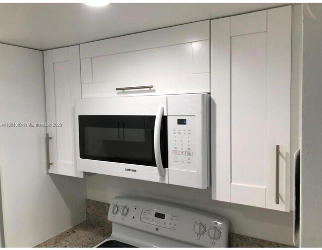 12590 NE 16th Ave in North Miami, FL - Building Photo - Building Photo