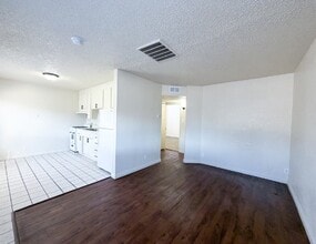 4415 N Clark St, Unit Clark #10 in Fresno, CA - Foto de edificio - Building Photo