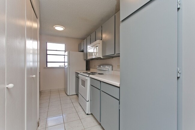 98-351-351 Koauka Loop in Aiea, HI - Building Photo - Building Photo