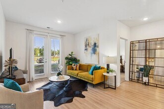 550 Webb Gin House Rd in Lawrenceville, GA - Building Photo - Building Photo