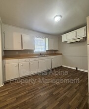509 S College St in Dallas, NC - Foto de edificio - Building Photo