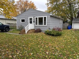 190 Aurora Ave in West Seneca, NY - Building Photo