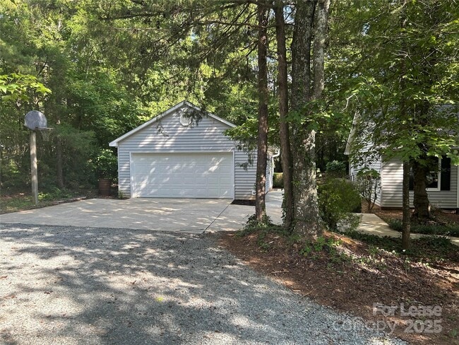 7601 Farmbrook Dr in Waxhaw, NC - Building Photo - Building Photo