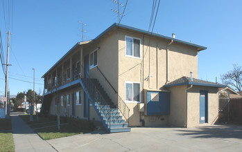 490 E Hedding St in San Jose, CA - Building Photo - Building Photo