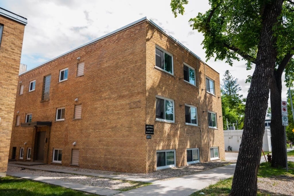 Don Wright Apartments in Winnipeg, MB - Building Photo