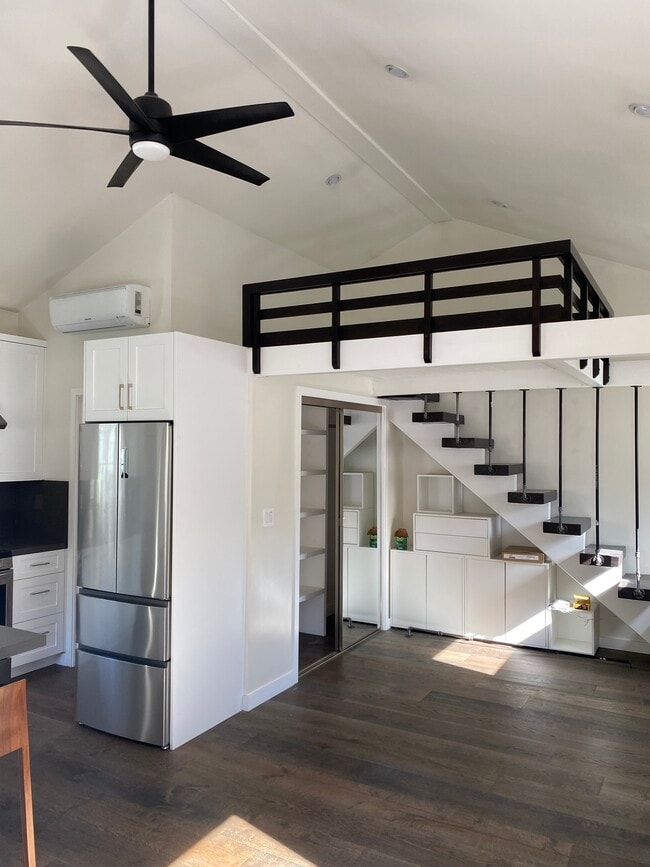 5322 Tendilla Ave in Woodland Hills, CA - Building Photo - Building Photo