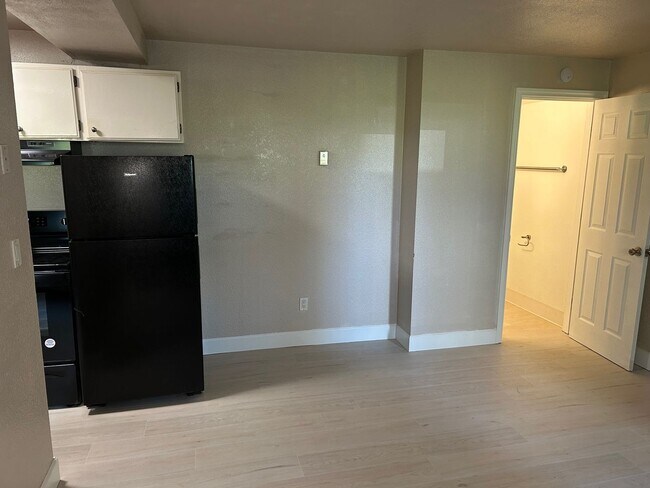 1605 Sanya Cir-Unit -2 in Anchorage, AK - Building Photo - Building Photo