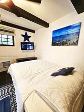 2109 Red Rd in Miami, FL - Foto de edificio - Building Photo