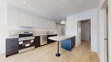 3122 Dundas St W in Toronto, ON - Building Photo - Building Photo