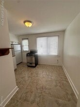 122 W Houstonia Ave in Royal Oak, MI - Building Photo - Building Photo