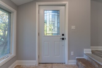 740 Collins Bay Rd in Kingston, ON - Building Photo - Building Photo