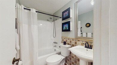 1729 NW 37th St in Oakland Park, FL - Building Photo - Building Photo