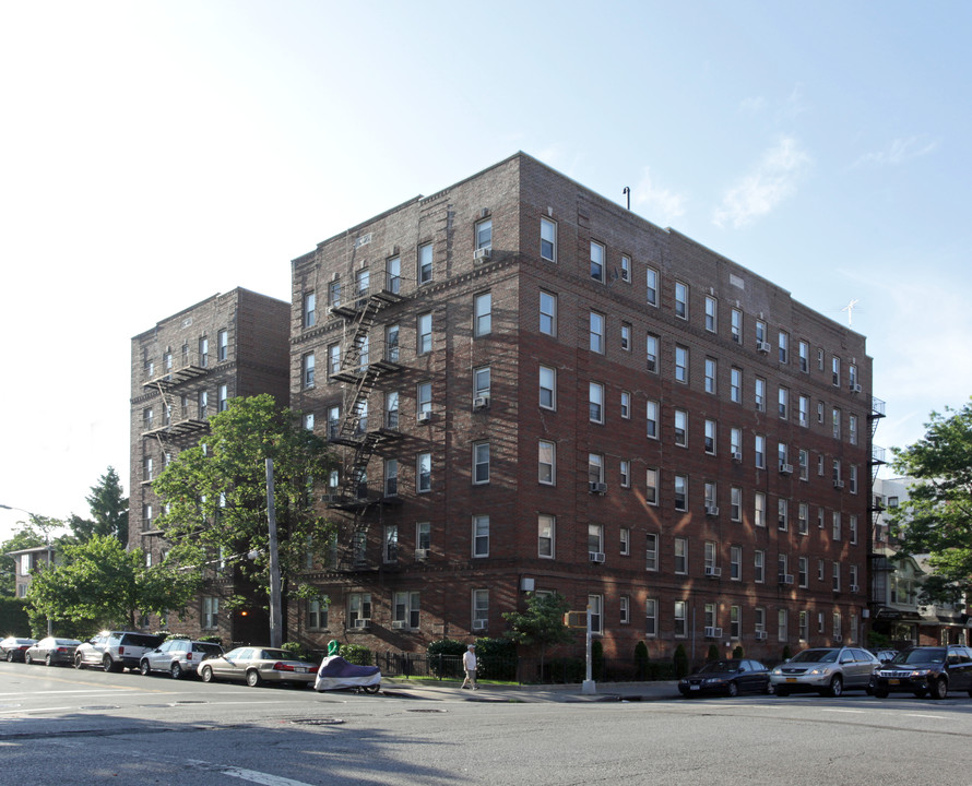 2000 Quentin Rd in Brooklyn, NY - Building Photo