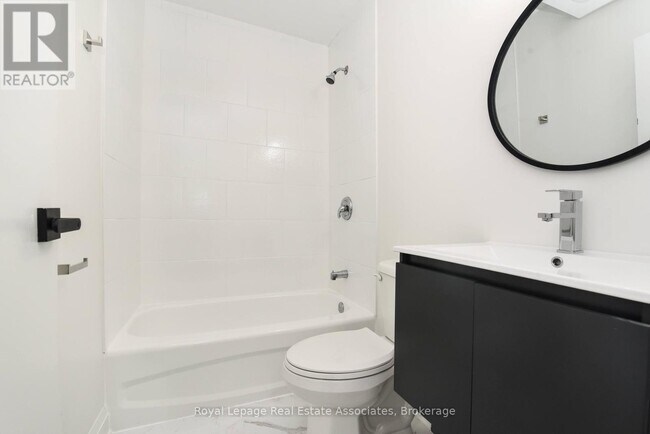 122 Victoria Ave N in Hamilton, ON - Building Photo - Building Photo