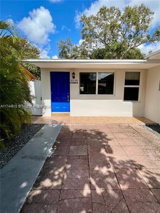 7023 SW 2nd St-Unit -7023 SW 2nd St # 1 in Miami, FL - Building Photo