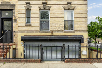 205 Norman Ave in Brooklyn, NY - Building Photo - Building Photo