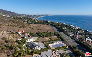 31727 Pacific Coast Hwy in Malibu, CA - Building Photo - Building Photo