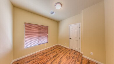 9728 Golden Thread Ct in Las Vegas, NV - Building Photo - Building Photo