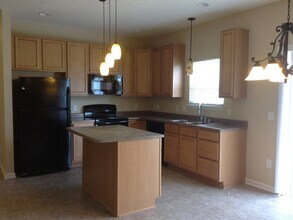 6694 Wilmot Ln in Avon, IN - Foto de edificio - Building Photo