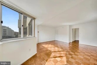 922 24th St NW, Unit 617 in Washington, DC - Building Photo - Building Photo