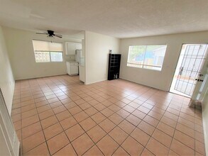 4758 Imperial Ave in San Diego, CA - Foto de edificio - Building Photo