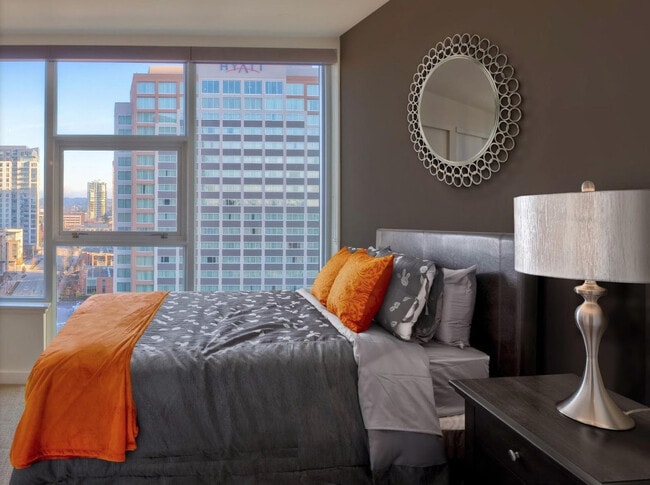 10349 NE 10th St in Bellevue, WA - Building Photo - Building Photo