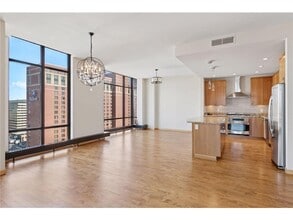 201 S 11th St in Minneapolis, MN - Building Photo - Building Photo