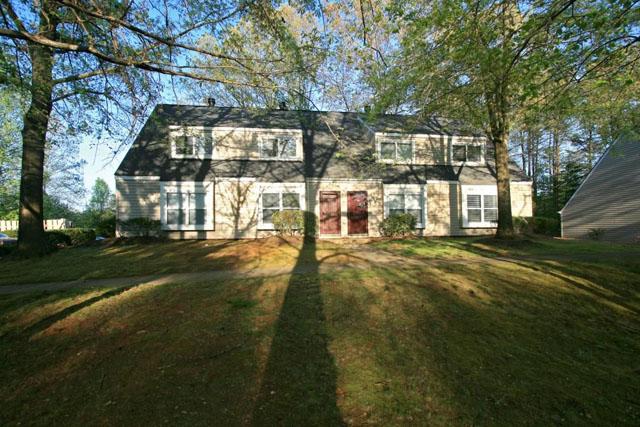 Hollymead Square Townhomes in Charlottesville, VA - Building Photo