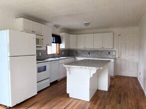 1795 S 9th St in Lebanon, OR - Building Photo - Building Photo