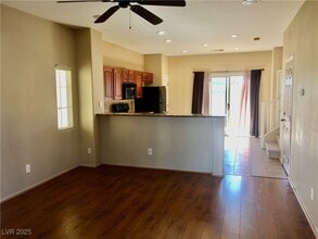 11060 Abbeyfield Rose Dr in Henderson, NV - Building Photo - Building Photo