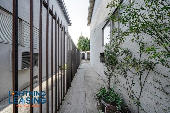 property at 6927 Whitsett Ave